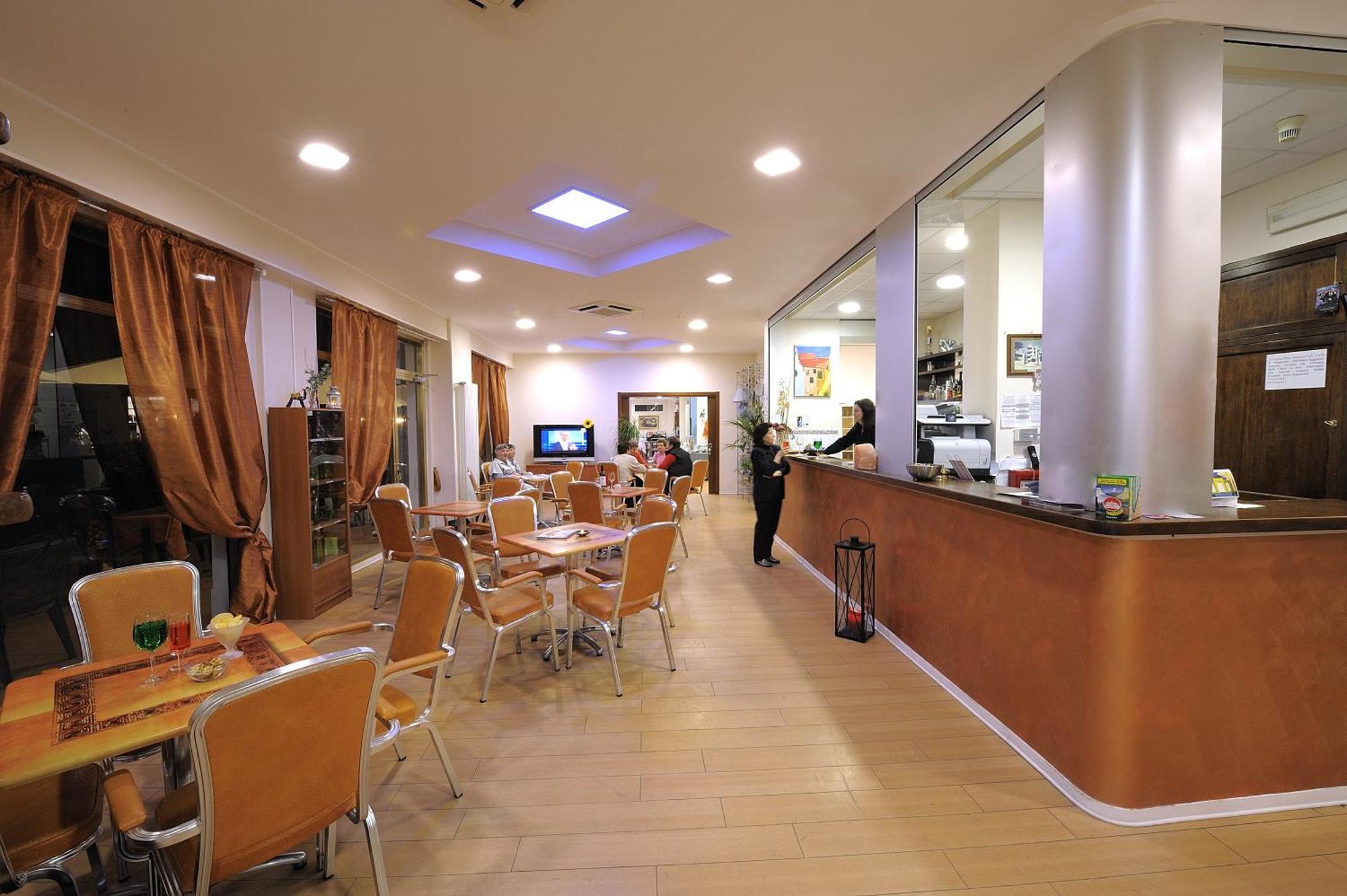 Hotel Arma Ristorante Arma di Taggia Exteriör bild