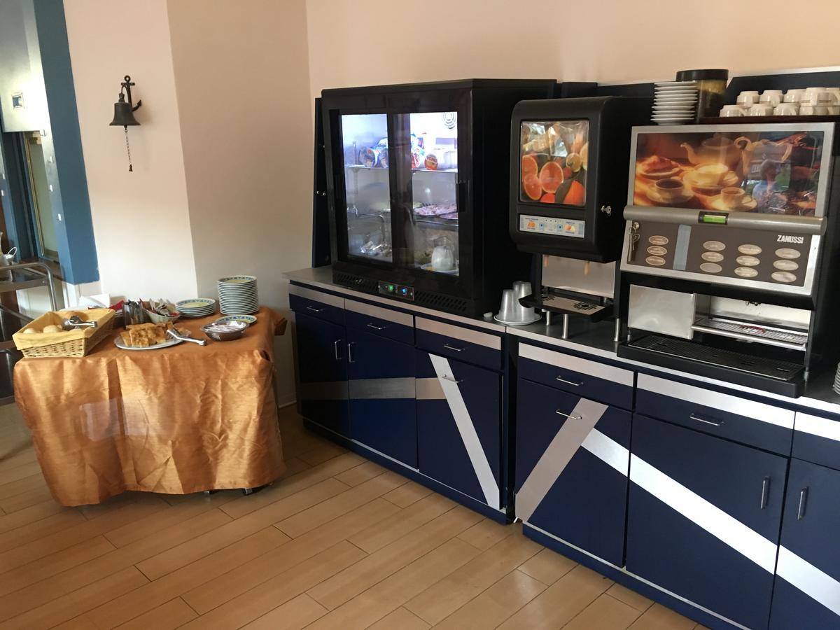 Hotel Arma Ristorante Arma di Taggia Exteriör bild